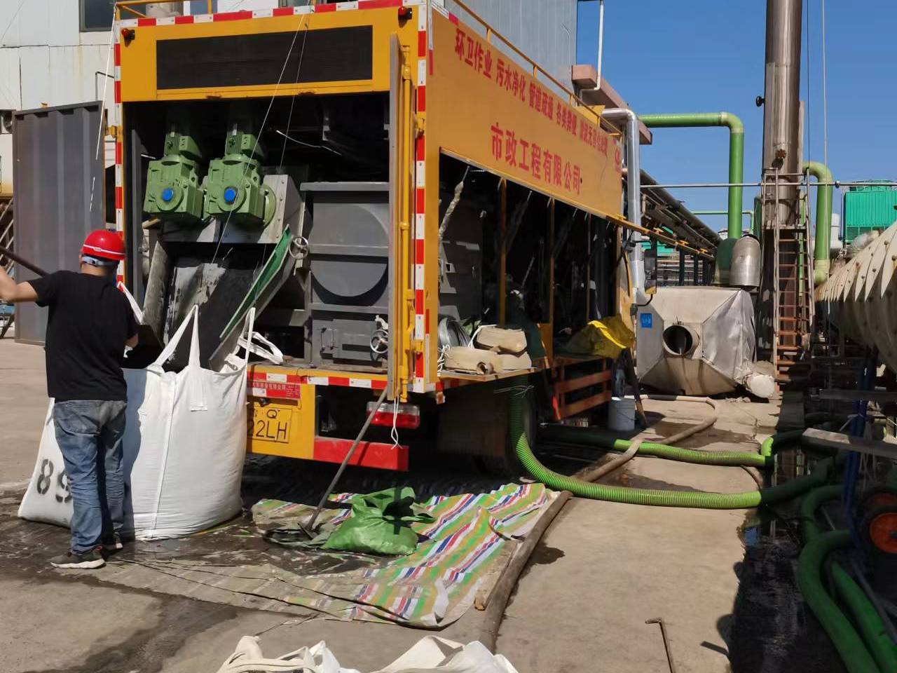 青浦淤泥压干处理